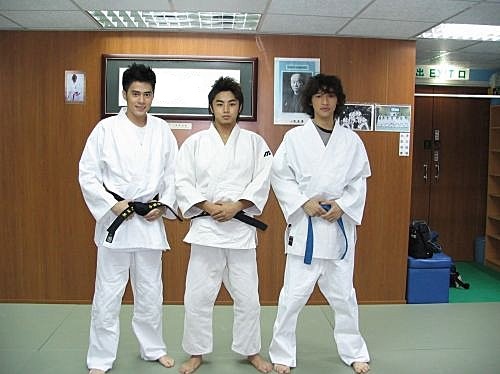 Teach Judo to Hong Kong Singers (Shine) (nakamajudoclub)